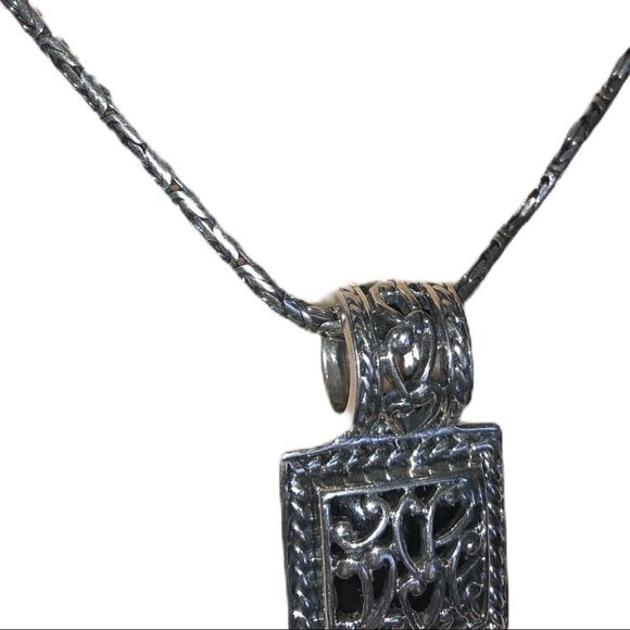 Silver necklace with square filigree pendant - Picture 3 of 4